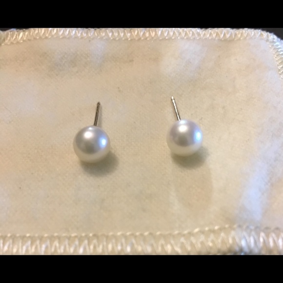 SOLD James Avery 14k yellow gold pearl earrings - Picture 2 of 5